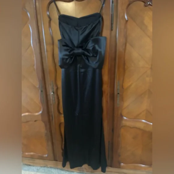 NWT Windsor Black Strapless Ruched Gown with adorable bow in back Size Small - Picture 5 of 7